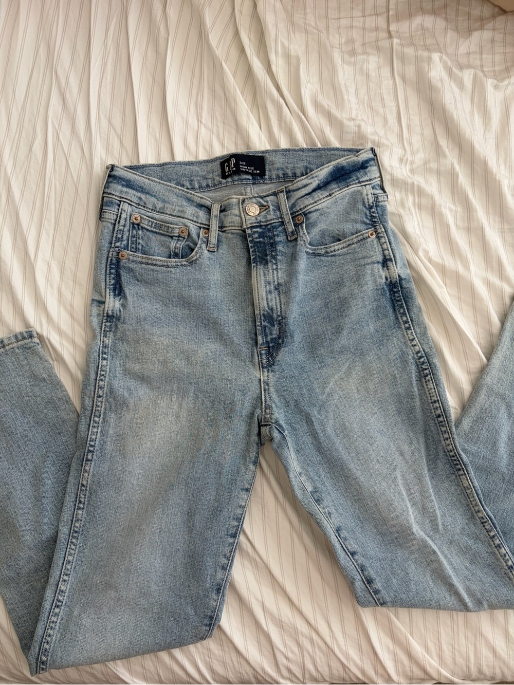 NWOT GAP High Rise Vintage Slim Jeans - Light Wash - Size 26